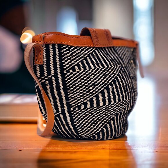 Handmade Zebra Weave Design Boho Kenyan Bag - Picture 3 of 5